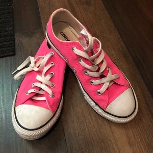 Kids pink converse size 2